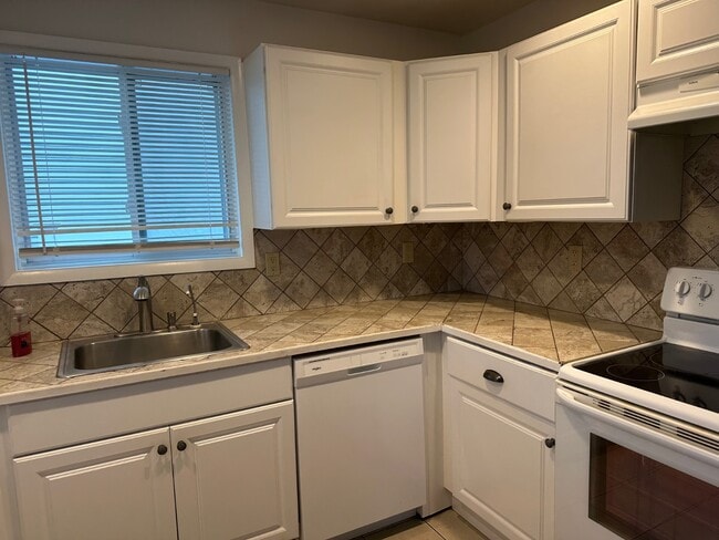 Building Photo - 507 Barton Ave