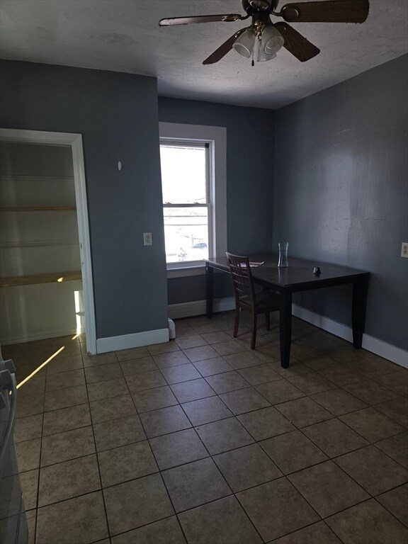 Building Photo - 555 Main St