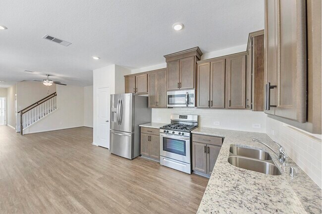 Building Photo - 115 Silver Sky St