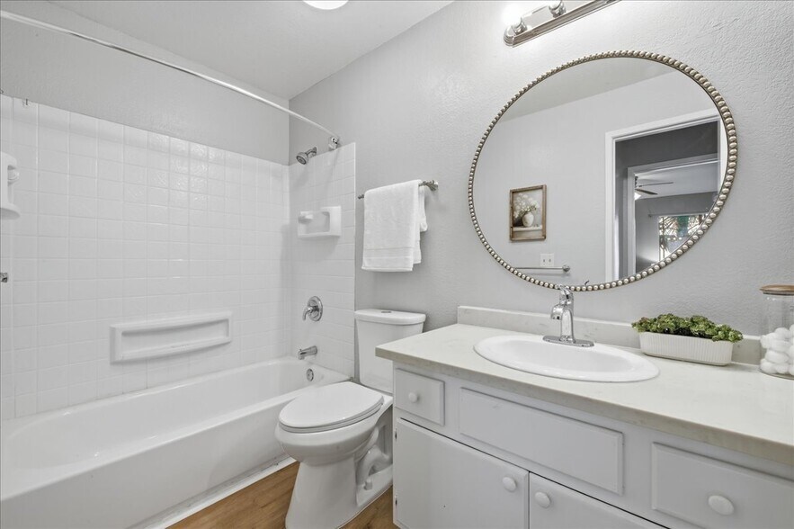 Building Photo - 3440 Lebon Dr