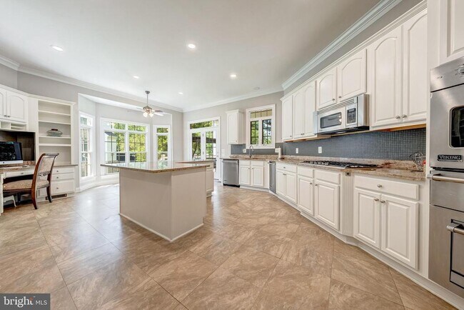 Building Photo - 18852 Ridgeback Ct