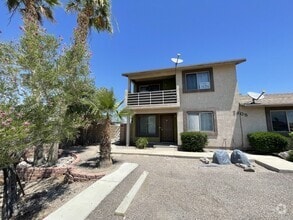 Building Photo - 2 bed 1 bath ground floor $1300 rent BHCRE...