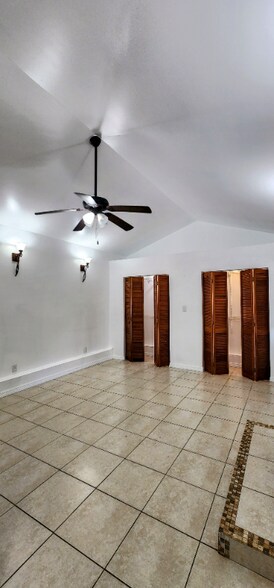 Building Photo - 1649 Avocado Ave
