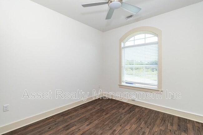 Building Photo - 1120 Franck St