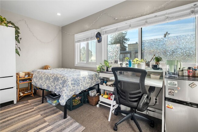 Natural light and cozy corners you’ll never want to leave - 2335 Warring