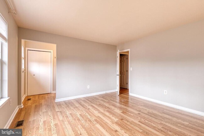 Building Photo - 1193 Bayview Vista