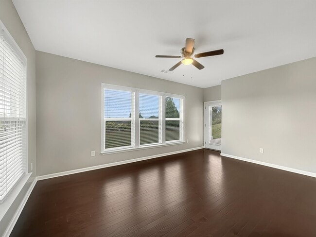 Building Photo - 813 Firefly Ct