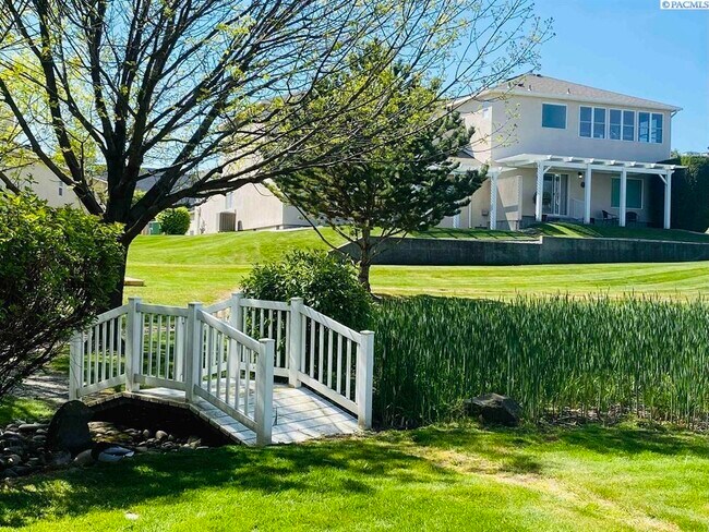 Building Photo - 2,400sf Low Maintenance, Best S Richland L...