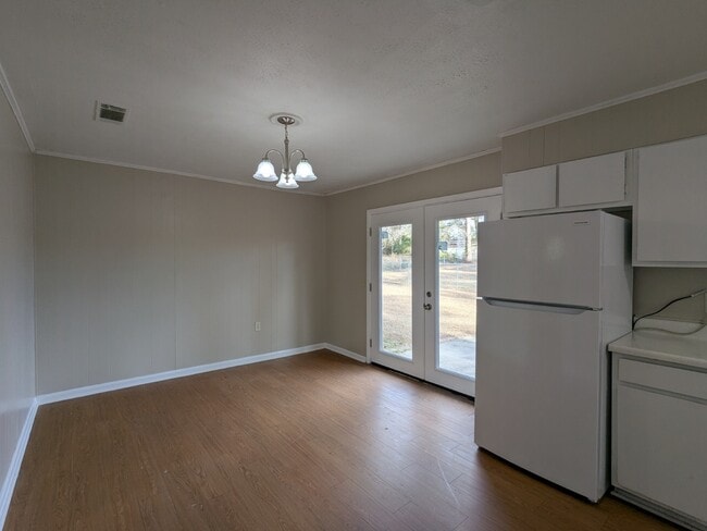 Building Photo - 904 Adams St