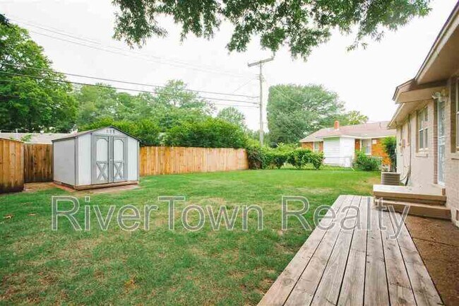 Building Photo - 4415 E Mallory Ave