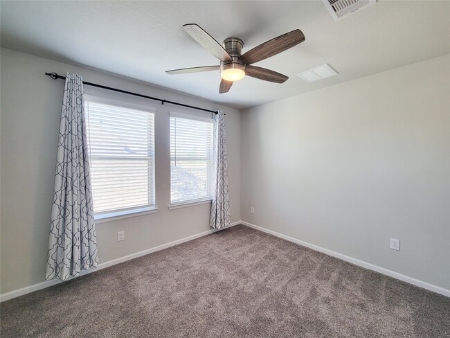 Building Photo - 935 W Lacey Garden Loop