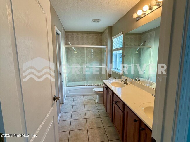 Building Photo - 1462 Scenic Oaks Dr