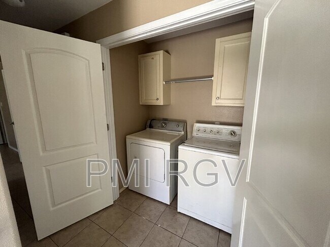 Building Photo - 200 W Amy Dr