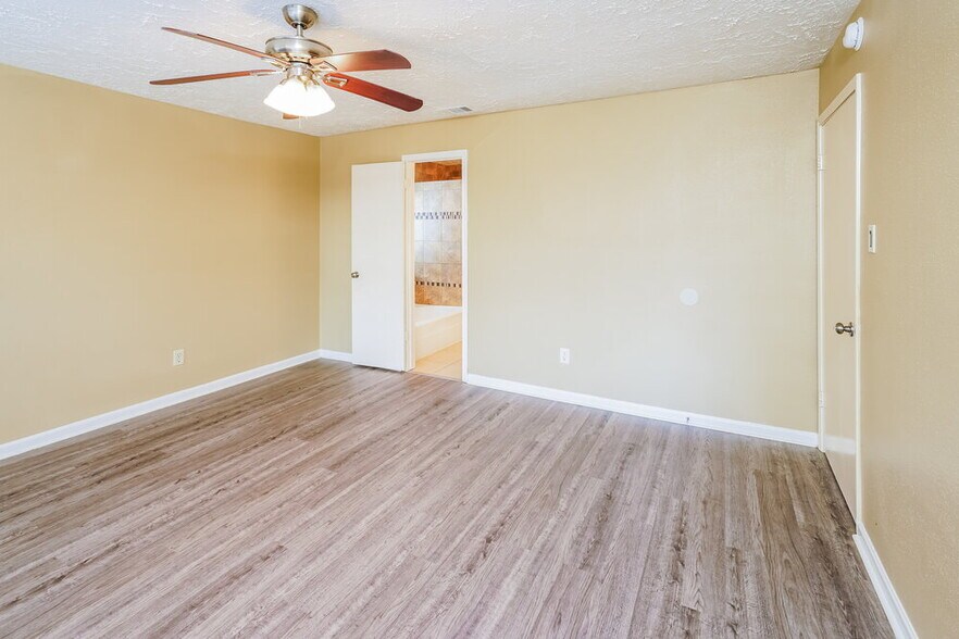Building Photo - 18082 Garden Manor Dr