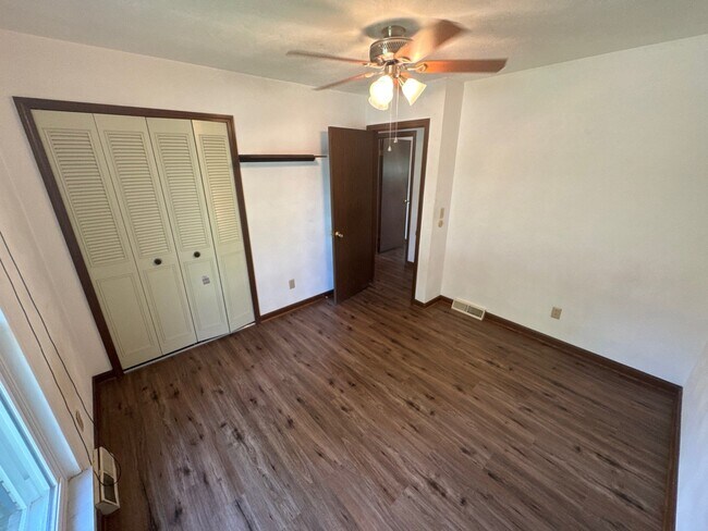 Building Photo - 1704 Twinbrook Dr