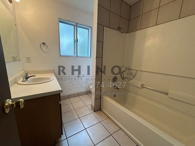 Building Photo - 463 N 1465 W