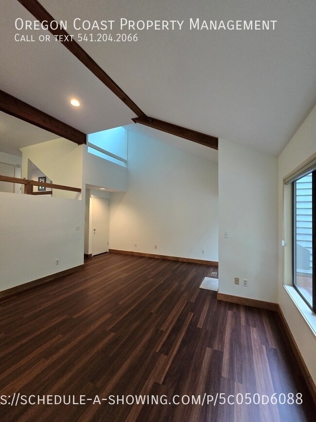 Building Photo - 600 Island Dr