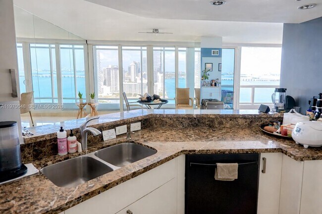 Building Photo - 1717 N Bayshore Dr