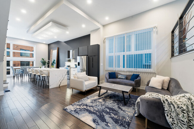 Building Photo - 2019 N Bingham St
