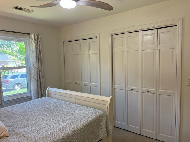 Building Photo - 3 Bedroom 2 Bath House in Harborgate Shores - Mt Pleasant