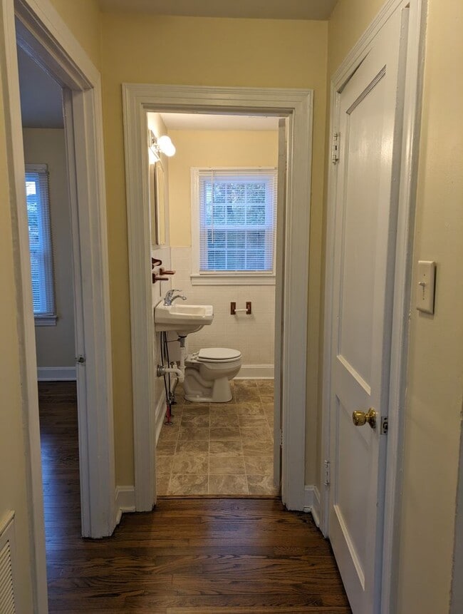 Building Photo - Great 2 Bedroom Home For Rent Near The Library!