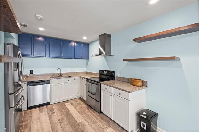 Building Photo - 12857 Waterside Dr