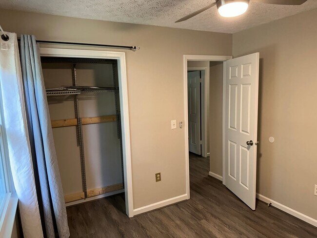 Building Photo - Updated 3 Bedroom 2.5 Bath Home on Hardwoo...
