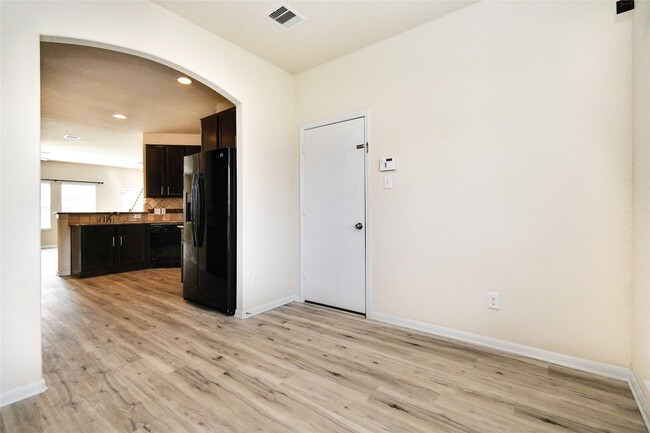 Building Photo - 3227 Thicket Path Way