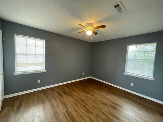 Building Photo - PRICE DROP! Beautiful 3 Bedroom House-$500...