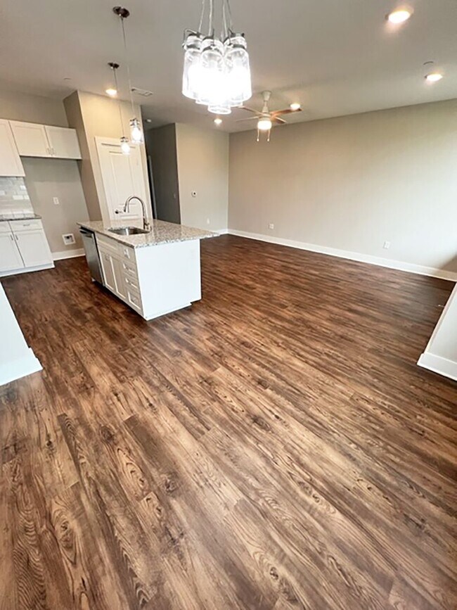 Building Photo - 3605 Bonnie Brae St