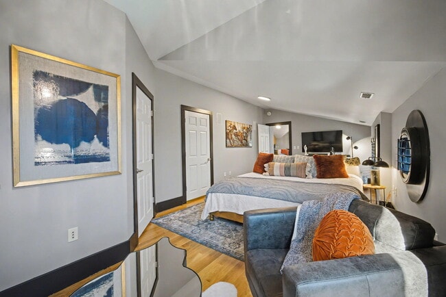 Building Photo - 261 S Limestone