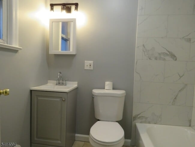 Building Photo - 768B State St