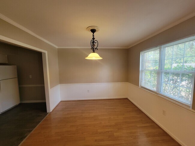 Building Photo - 2309 Creekview Dr