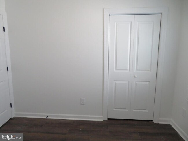 Building Photo - 7895 Pavilion Dr