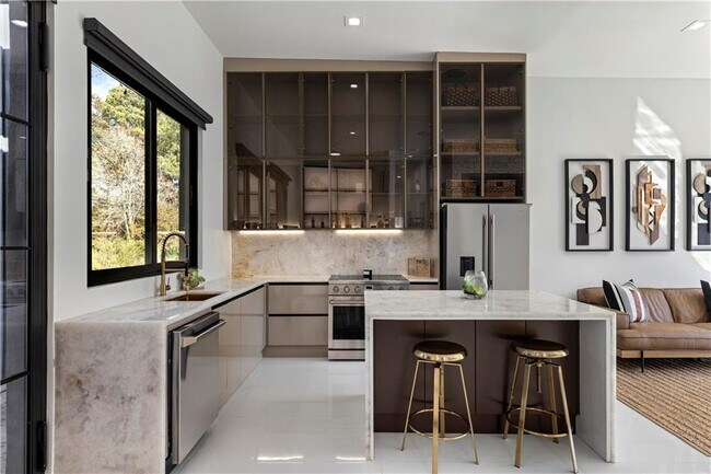 Building Photo - 3600 Lower Roswell Rd