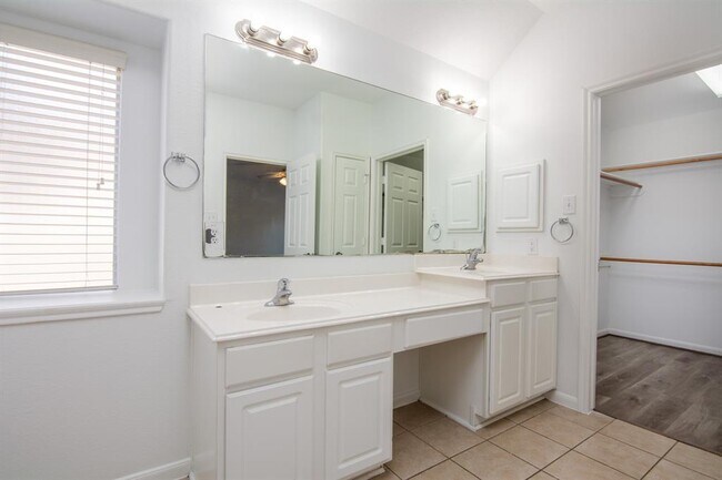 Building Photo - 51 N Regan Mead Cir