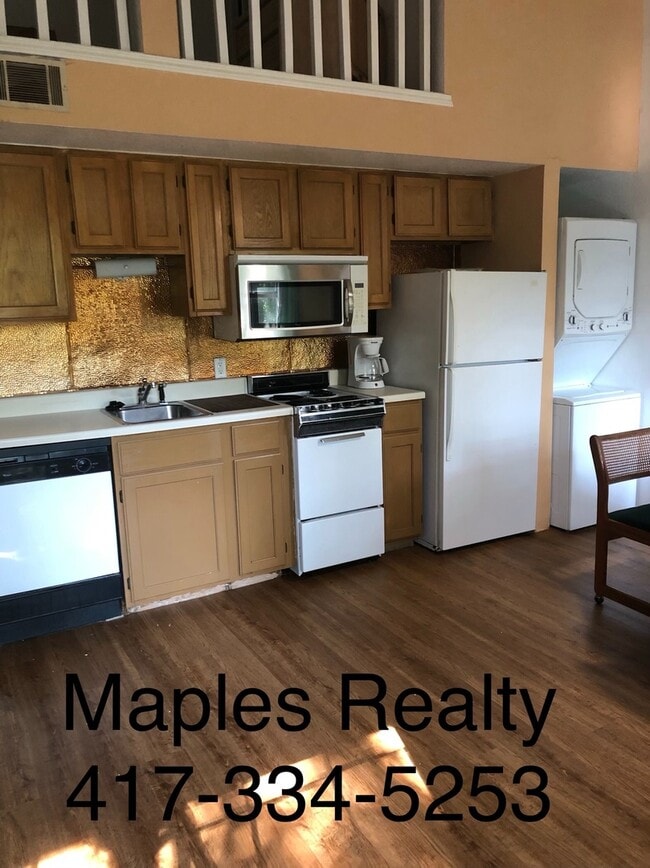 Building Photo - Branson MO 2 bed / 2 bath loft style condo with Lake Taneycomo view!