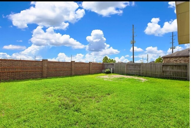 Building Photo - 8643 Vista Hills Dr