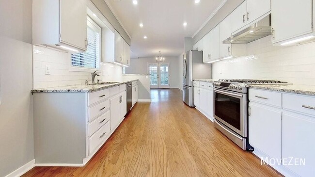 Building Photo - 1210 Smith Bay Cir W