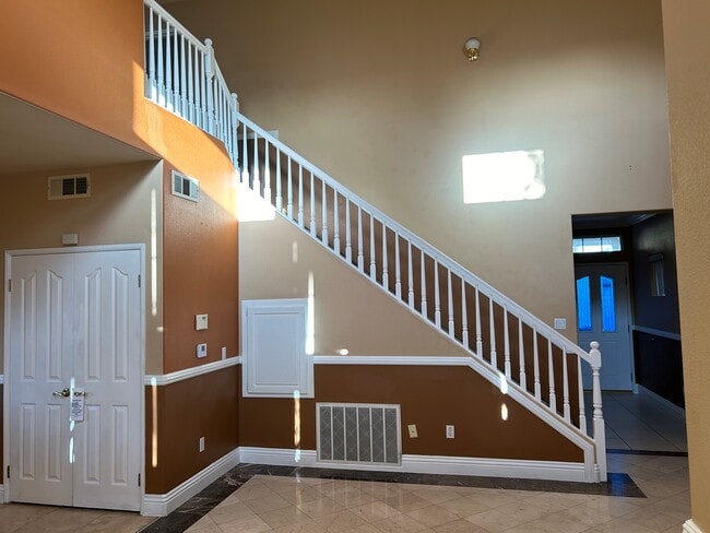 Building Photo - 8940 Deira Ln