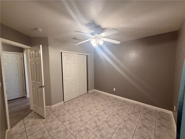 Building Photo - 2844 Lovin Ave