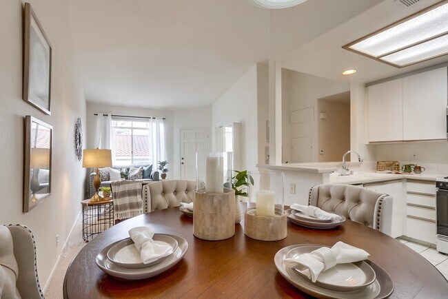 Building Photo - Beautiful Aliso Viejo Condo in the Seagate Colony-2/2