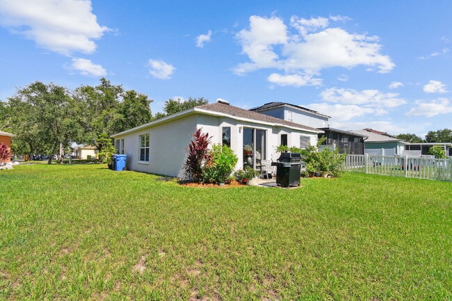 Building Photo - 3 bed, 2 bath, 2 car garage in Riverview