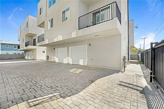 Building Photo - 11950 Vanowen St