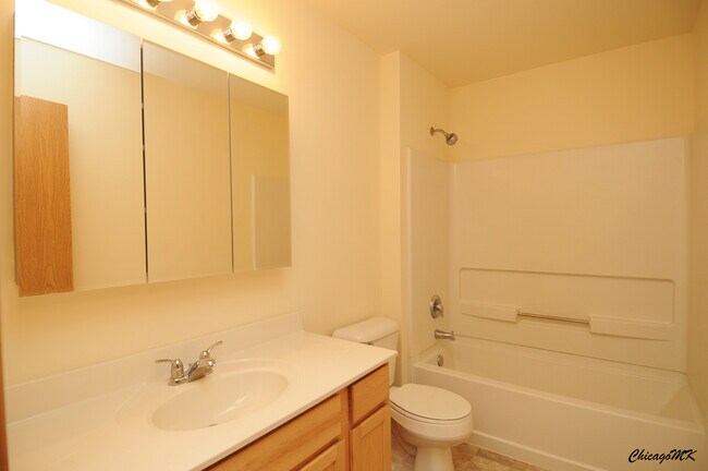 Building Photo - 917 Silverstone Dr