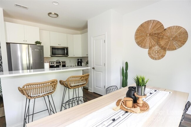 Building Photo - 2734 Kendrick Ave