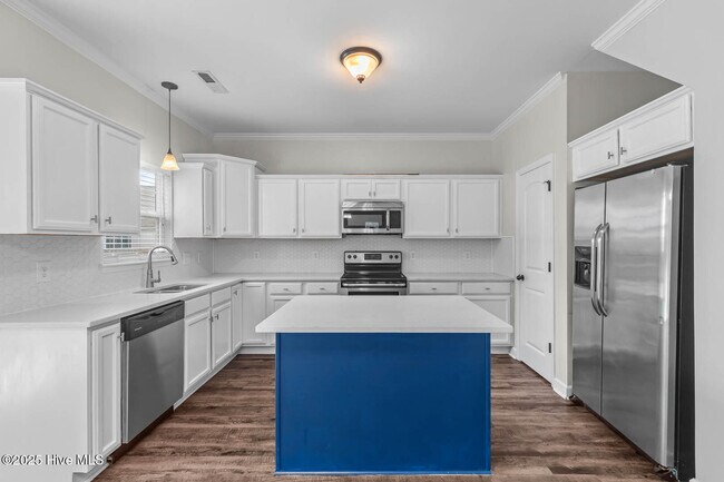 Building Photo - 106 Shallow Ct
