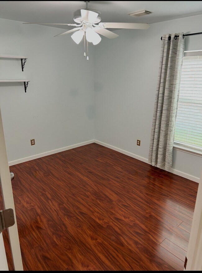 Building Photo - 7623 Village Mill Ln