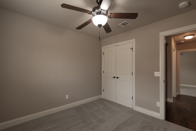 Building Photo - 2124 New Brook Dr