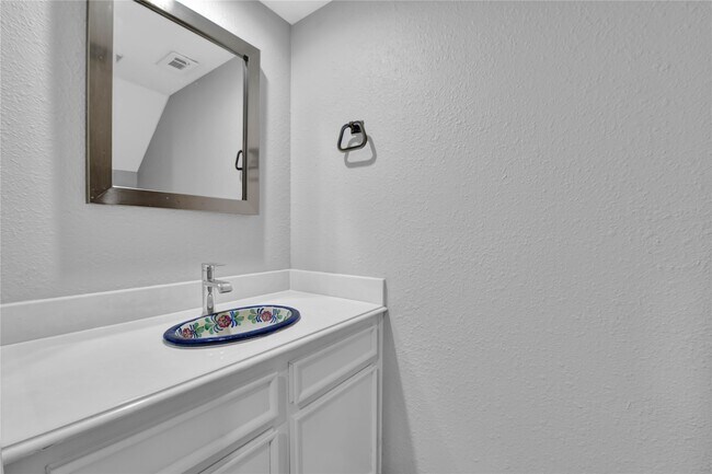 Building Photo - 2113 Lake Village Dr